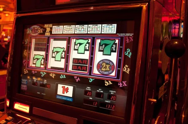 bengawan 4d game menu showing Domino QQ, slots, and live casino options
